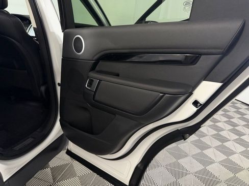Used 2024 Land Rover Discovery S AWD/4WD image 29