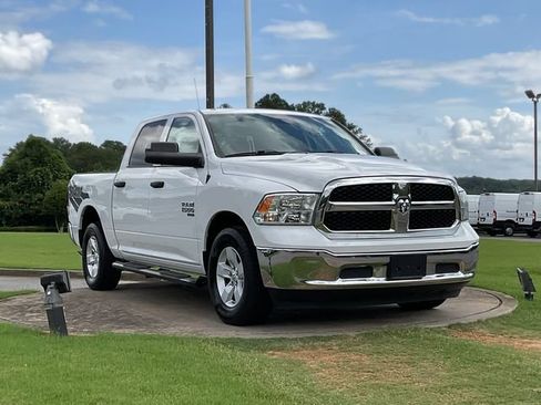 Used 2022 RAM 1500 Classic SLT w/ Trailer & Traction Group RWD image 9
