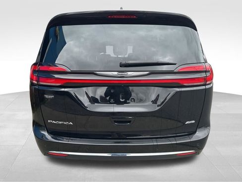 Used 2024 Chrysler Pacifica Touring-L AWD/4WD image 8