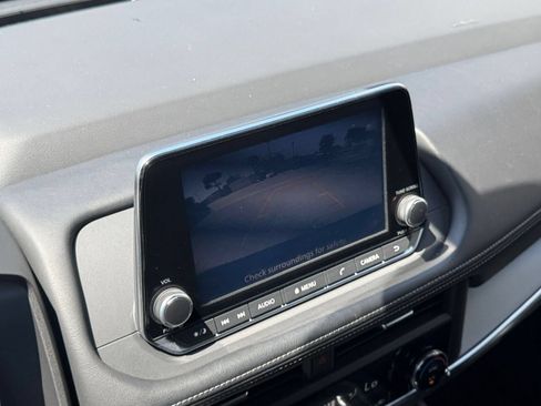 Used 2025 Nissan Rogue SV FWD image 21