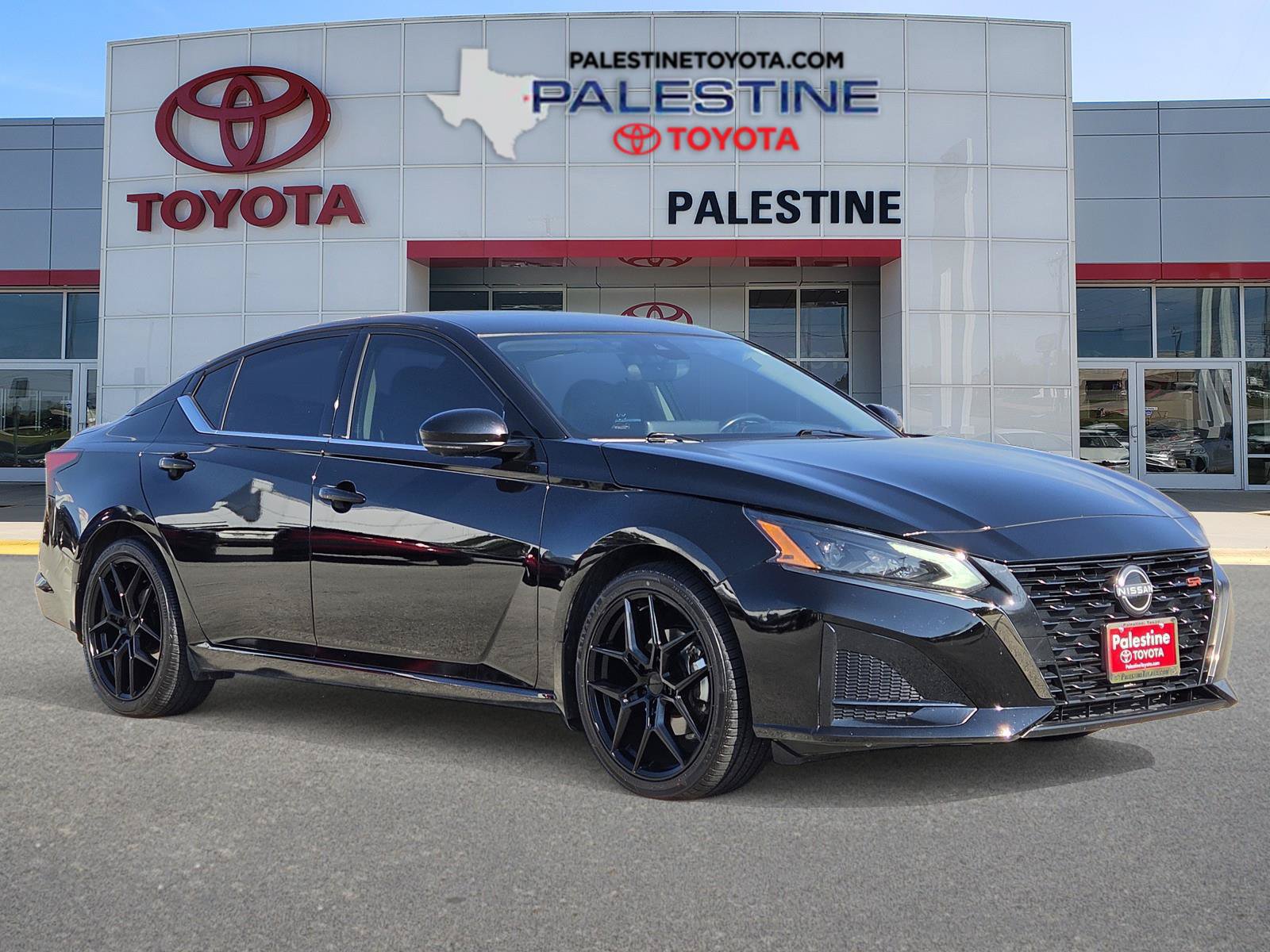 Used 2024 Nissan Altima 2.0 SR FWD image 1