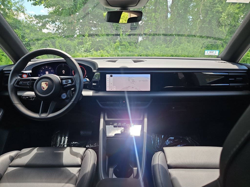 Certified 2025 Porsche Macan 4 Electric AWD/4WD image 12