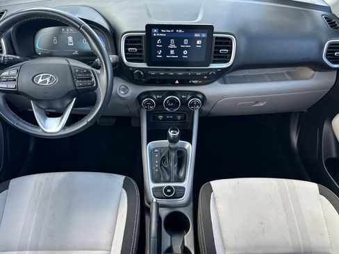 Used 2025 Hyundai Venue SEL FWD image 13
