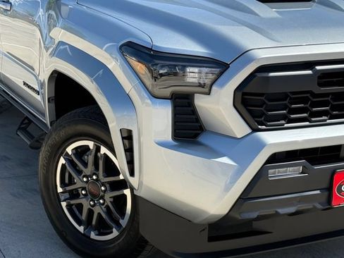 Used 2024 Toyota Tacoma TRD Sport AWD/4WD image 3