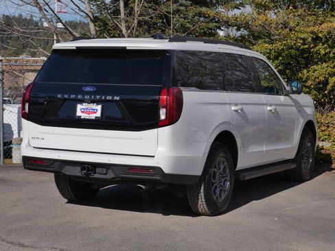 Certified 2025 Ford Expedition Active AWD/4WD image 26