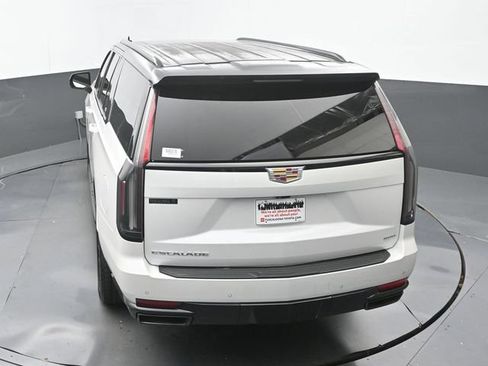 Used 2023 Cadillac Escalade ESV Sport AWD/4WD image 32