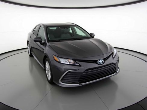 Used 2023 Toyota Camry LE image 3
