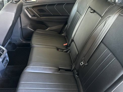 Used 2023 Volkswagen Tiguan SE FWD image 13