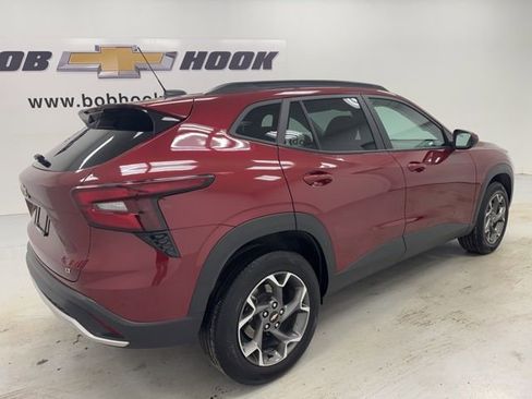 Used 2024 Chevrolet Trax LT FWD image 5