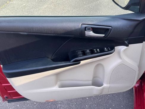 Used 2012 Toyota Camry LE FWD image 13