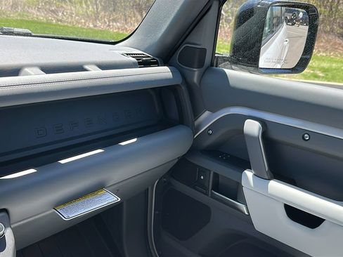 New 2026 Land Rover Defender 110 X-Dynamic SE AWD/4WD image 17