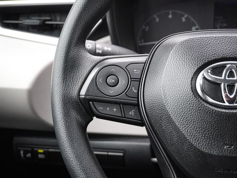 Used 2025 Toyota Corolla LE FWD image 19