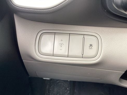 Used 2024 Hyundai Venue SEL FWD image 26