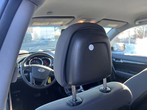 Used 2013 Kia Sorento LX w/ Convenience Pkg image 18