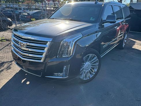 Used 2017 Cadillac Escalade ESV Platinum image 9