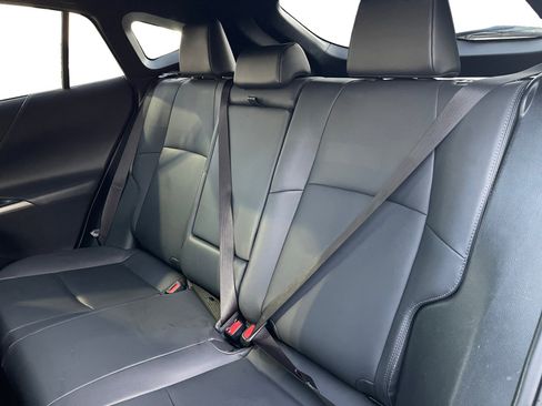 Used 2024 Toyota Venza XLE image 13