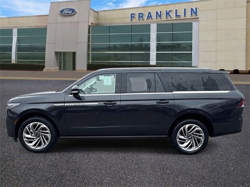 New 2025 Lincoln Navigator L Reserve image 4