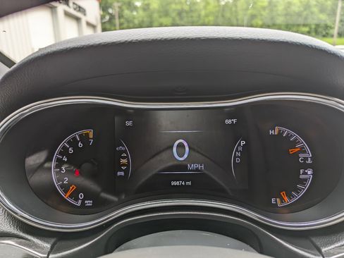 Used 2018 Jeep Grand Cherokee Altitude image 16