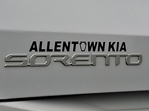 Certified 2025 Kia Sorento LX image 29