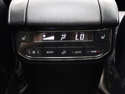 Used 2026 Toyota Highlander Platinum AWD/4WD image 32