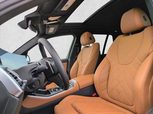 Used 2024 BMW X5 xDrive40i w/ Parking Assistance Package AWD/4WD image 17