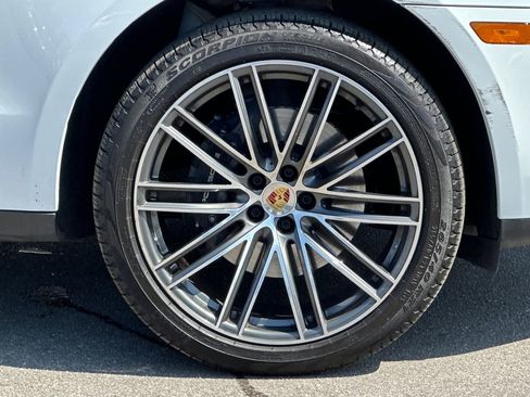 Used 2025 Porsche Macan image 42