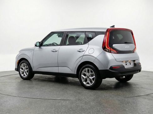 Used 2025 Kia Soul LX w/ LX Technology Package FWD image 6