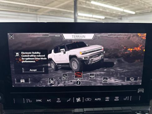 Used 2025 GMC Hummer EV 3X w/ LPO, Illumination Package AWD/4WD image 24