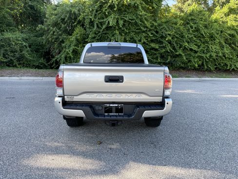 Used 2022 Toyota Tacoma TRD Sport w/ Technology Package AWD/4WD image 8
