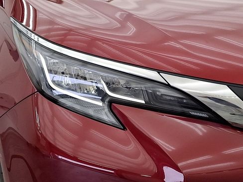 Used 2023 Toyota Sienna LE FWD image 31