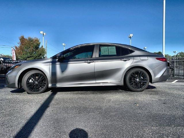 Used 2026 Toyota Camry SE FWD image 5