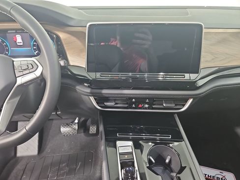 New 2026 Volkswagen Atlas SE image 17