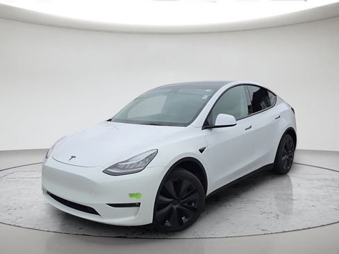 Used 2023 Tesla Model Y Long Range AWD/4WD image 1