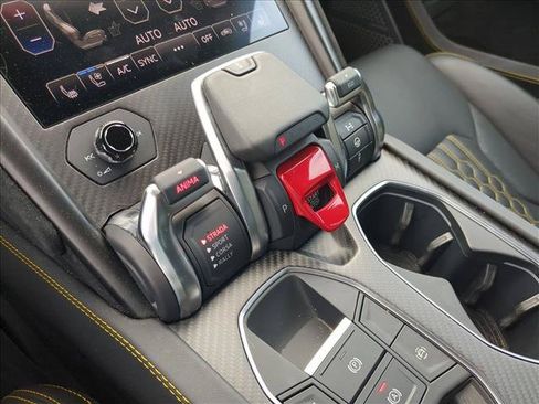 Used 2023 Lamborghini Urus Performante AWD/4WD image 11