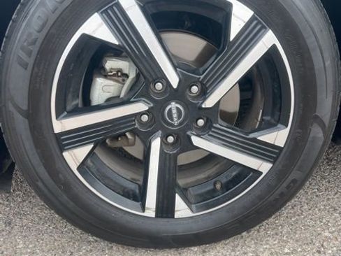 Used 2024 Nissan Sentra SV image 32