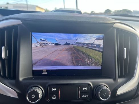 Used 2024 GMC Terrain SLT image 20