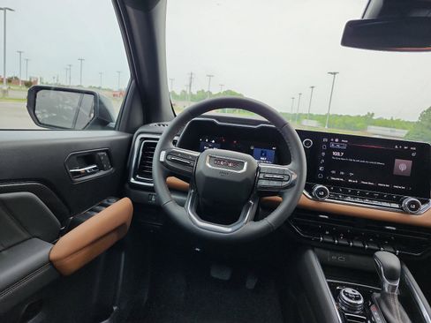 New 2025 GMC Canyon AT4 w/ Nightfall Edition image 9