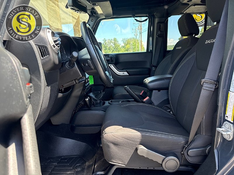 Used 2016 Jeep Wrangler Unlimited Sahara w/ Connectivity Group AWD/4WD image 11