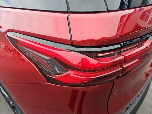 Used 2023 Chevrolet Traverse RS image 38