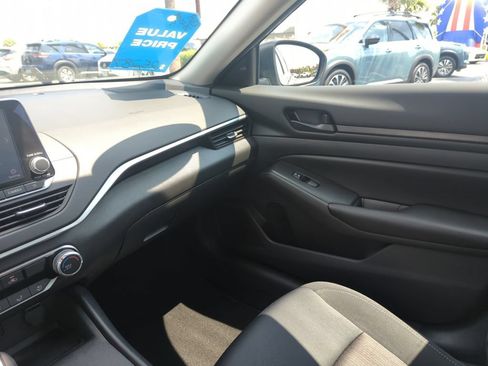 Used 2025 Nissan Altima 2.5 S FWD image 16