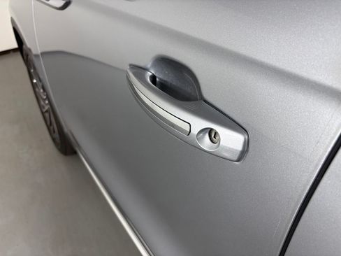 Used 2020 Lincoln Nautilus Reserve FWD image 12