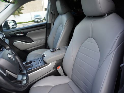 Used 2022 Toyota Highlander XLE image 24