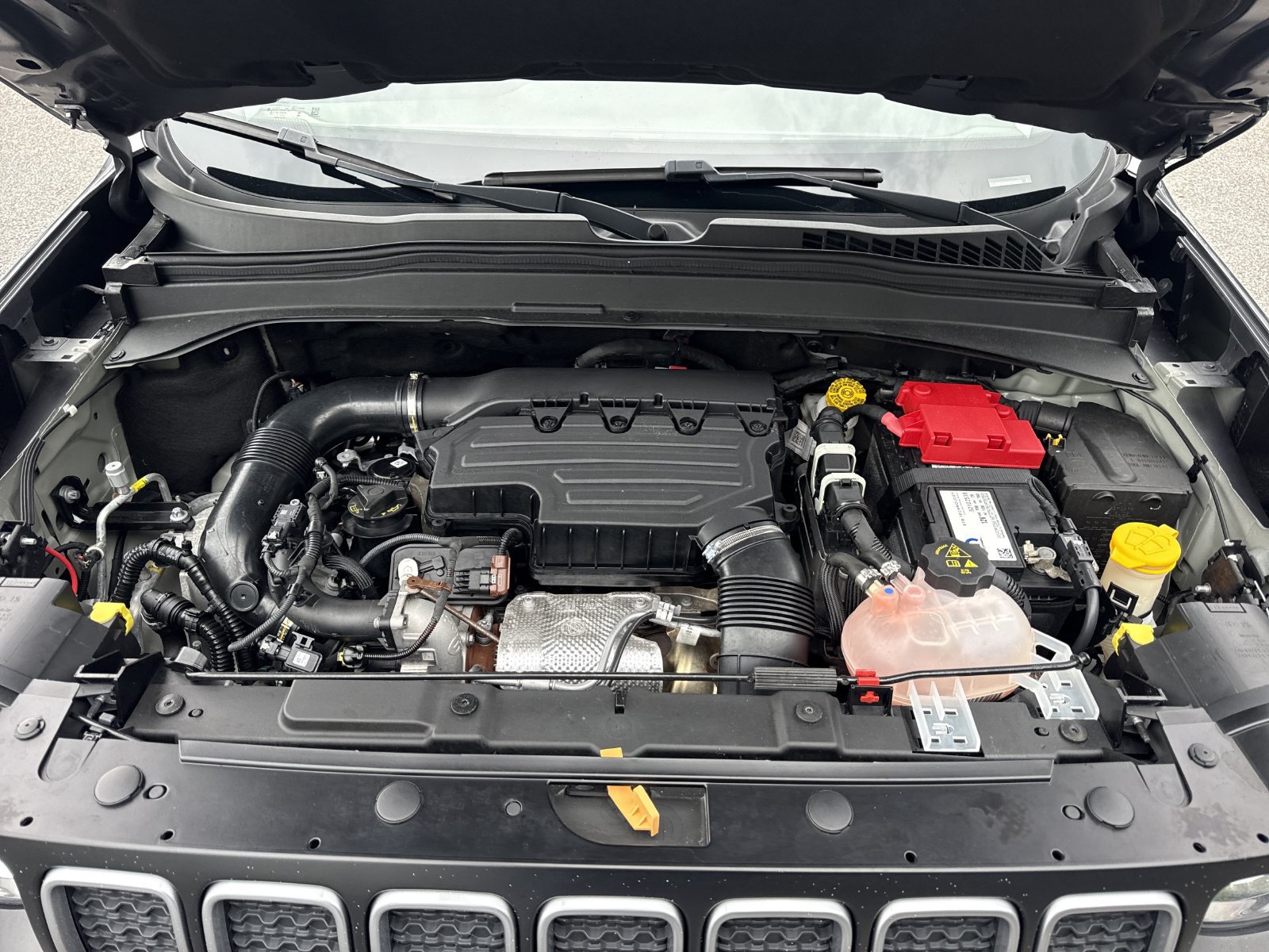 Used 2023 Jeep Renegade Latitude AWD/4WD image 31