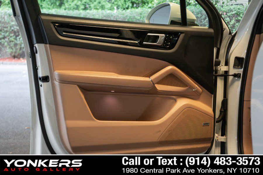 Used 2021 Porsche Cayenne AWD/4WD image 22