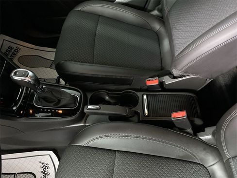 Used 2022 Buick Encore Preferred w/ Safety Package image 20