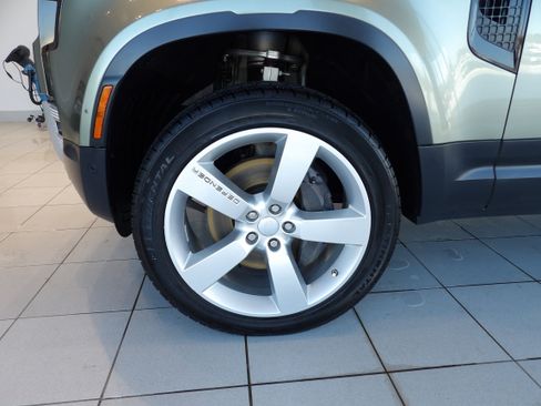 Used 2020 Land Rover Defender 110 HSE image 28