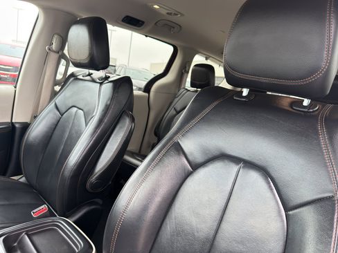 Used 2017 Chrysler Pacifica Touring-L image 27