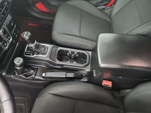 Certified 2018 Jeep Wrangler Sport AWD/4WD image 33