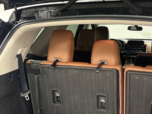 Used 2022 Nissan Pathfinder Platinum w/ Cargo Package image 18