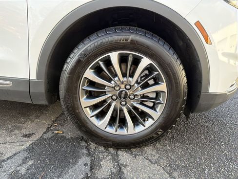 Certified 2023 Lincoln Nautilus AWD w/ Premium Package image 32